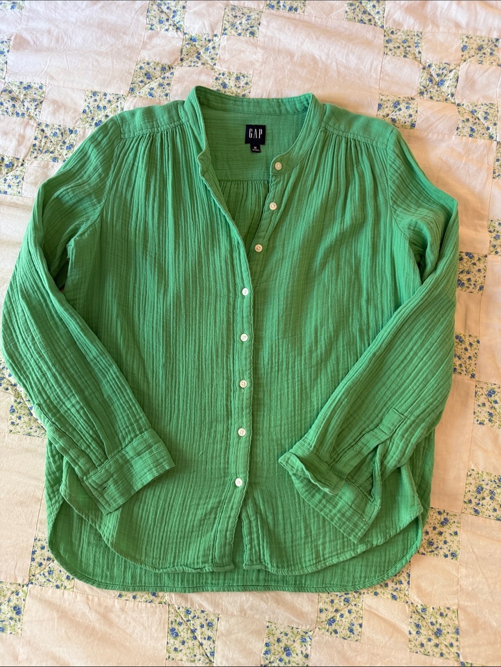 GAP Women's Vivid Green Button-Front Gauze Shirt